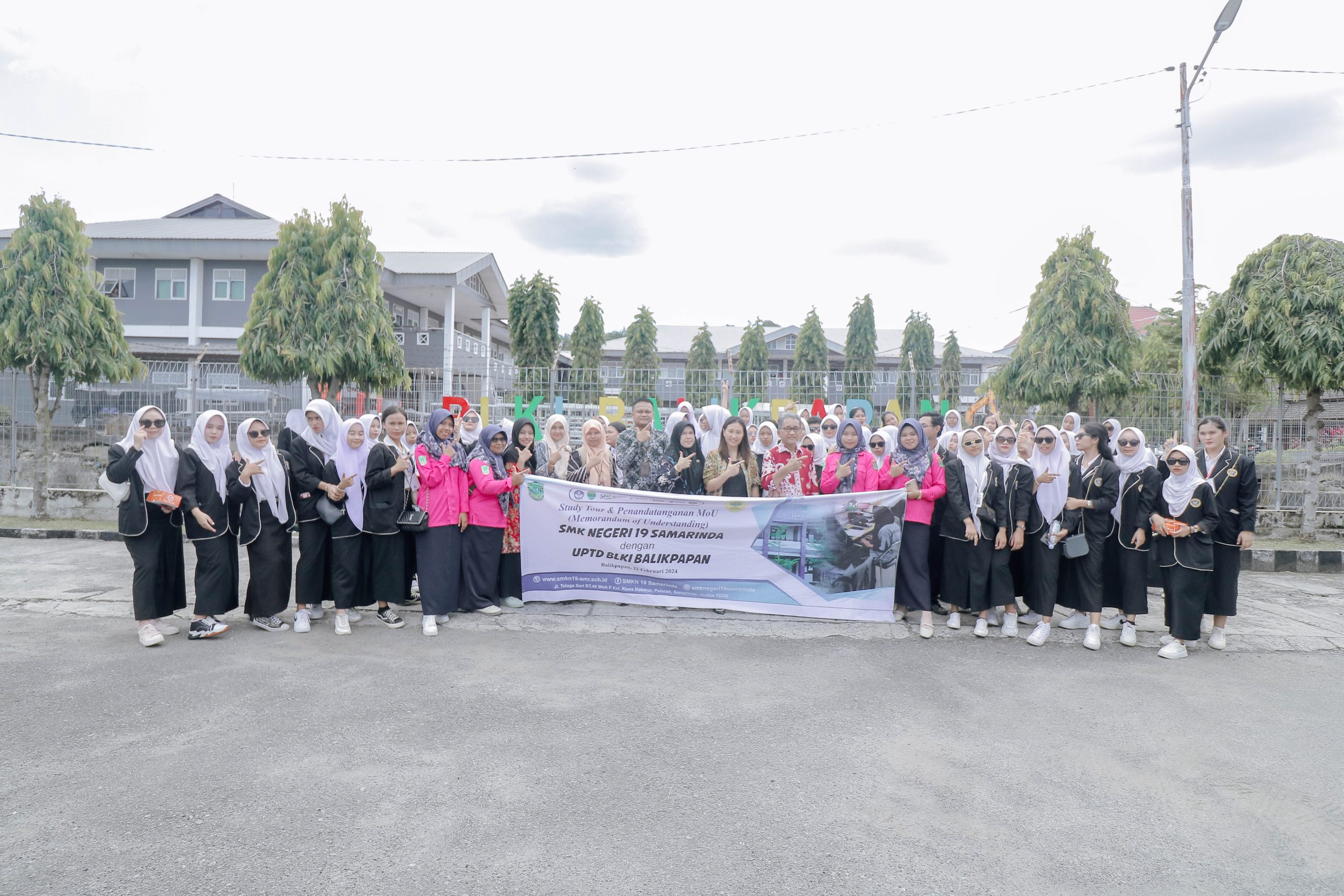 Study Tour dan Kerja Sama Jurusan Akuntansi SMKN 19 Samarinda ke Politeknik Negeri Balikpapan dan BLK Industri Balikpapan
