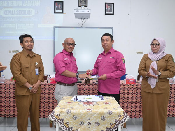 Serah Terima Jabatan Kepala SMK Negeri 19 Samarinda Berlangsung Khidmat