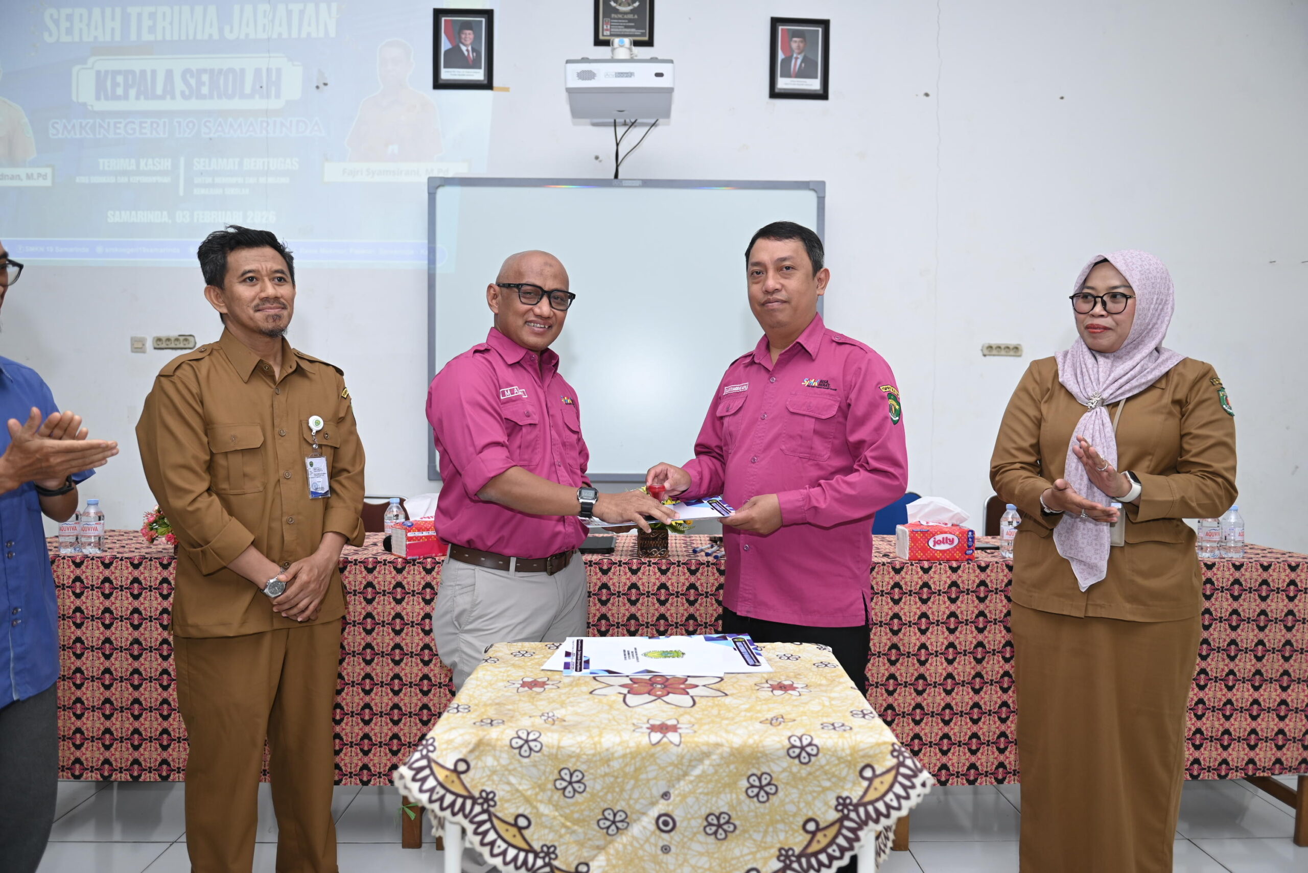 Serah Terima Jabatan Kepala SMK Negeri 19 Samarinda Berlangsung Khidmat Serah Terima Jabatan Kepala SMK Negeri 19 Samarinda Berlangsung Khidmat